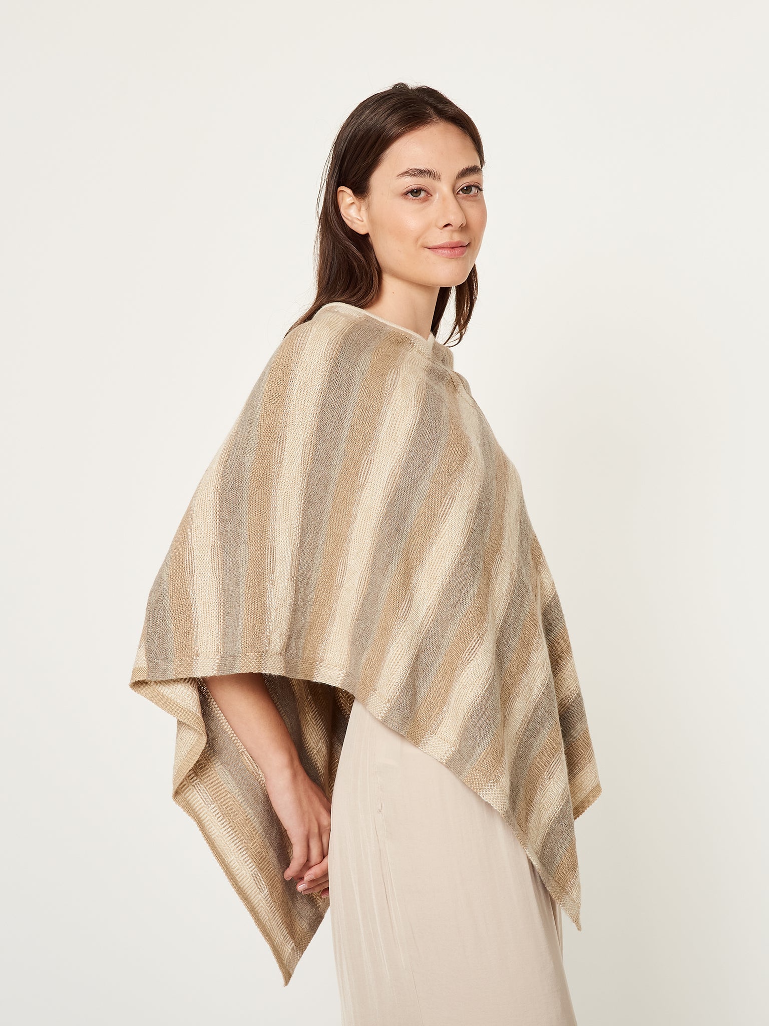 Poncho Alpaca 94 De Algodon Color Beige